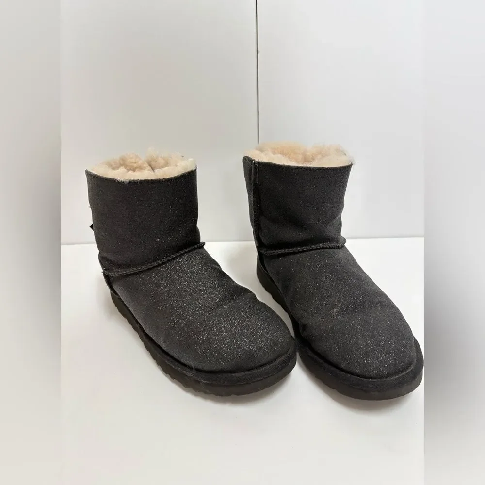 UGG Bailey Bow Black Suede Sheepskin Lined Ankle Boots Women's US Size 8